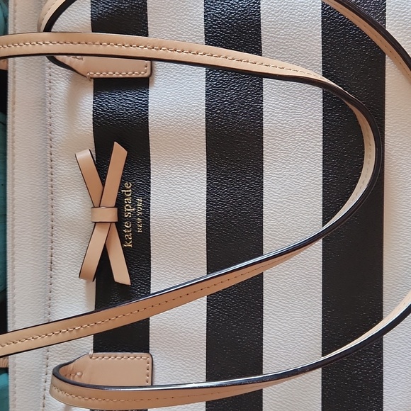 Kate Spade tote - Picture 4 of 4